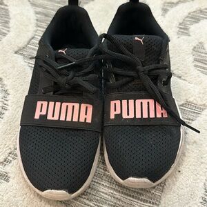 Kids puma sneakers